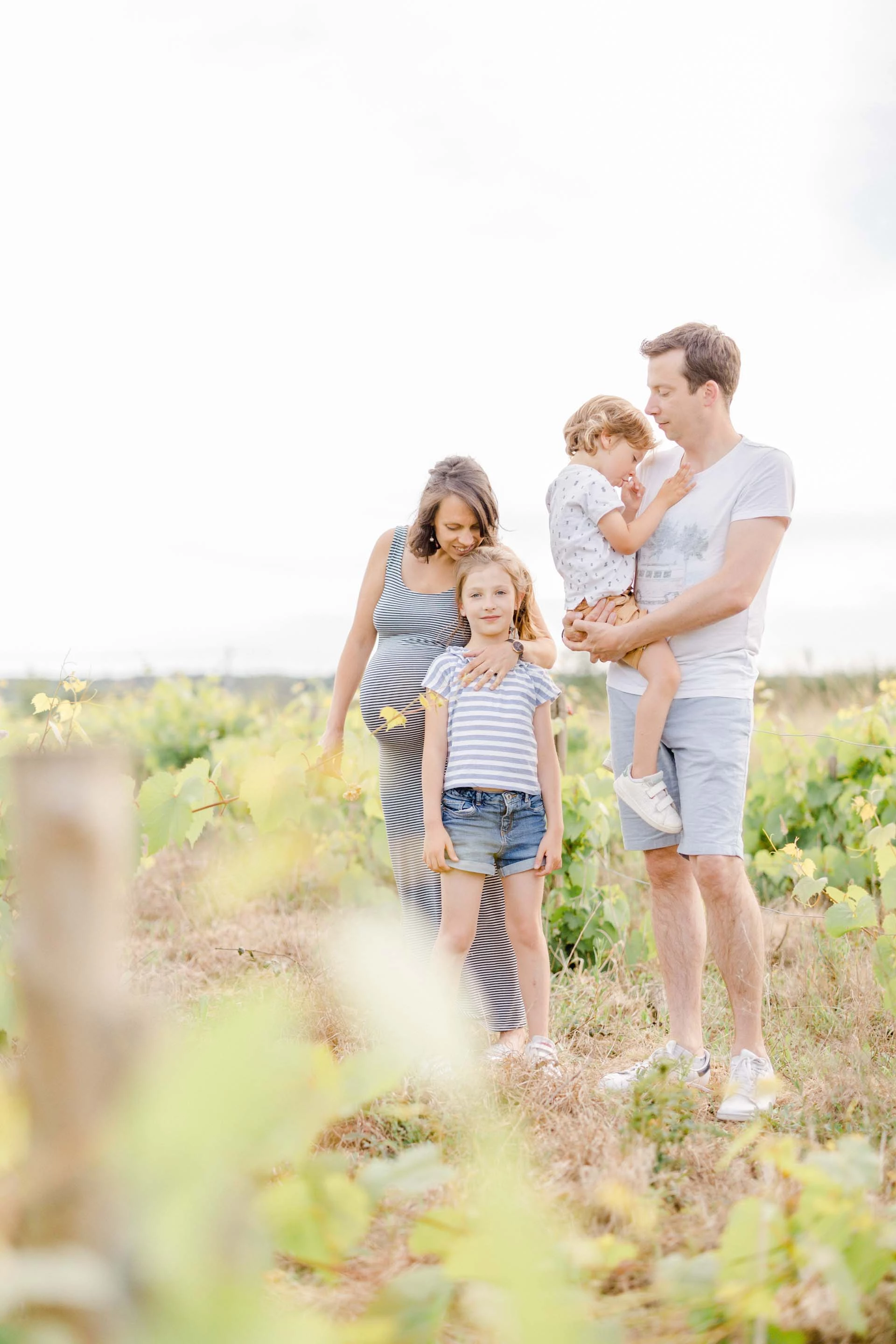 bonheur sourire prairie enfant famille